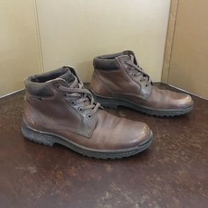 Ecco chukka style lace up leather shoes